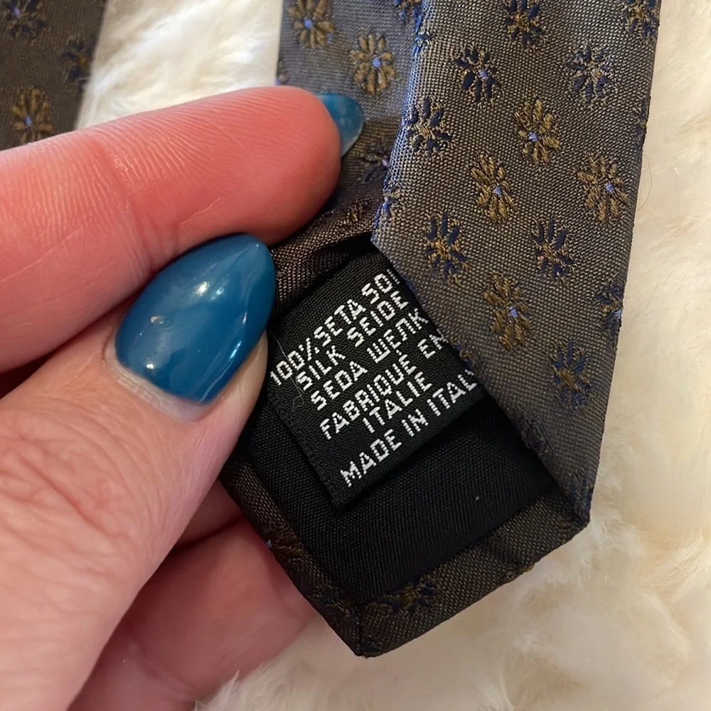 Hugo Boss MENS silk tie made in Italy brown w/ small micro floral print